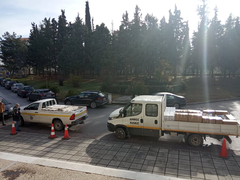 ΠΑΡΑΔΟΣΗ ΥΓΕΙΟΝΟΜΙΚΟΥ ΥΛΙΚΟΥ ΣΤΟ ΝΟΣΟΚΟΜΕΙΟ 7