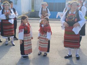 ΑΝΑΒΙΩΣΗ ΕΘΙΜΟΥ ΛΑΖΑΡΙΝΕΣ ΣΤΙΣ ΜΑΝΔΡΕΣ 3