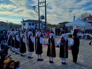 ΑΝΑΒΙΩΣΗ ΕΘΙΜΟΥ ΛΑΖΑΡΙΝΕΣ ΣΤΙΣ ΜΑΝΔΡΕΣ 7