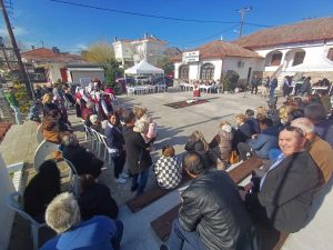 ΑΝΑΒΙΩΣΗ ΕΘΙΜΟΥ ΛΑΖΑΡΙΝΕΣ ΣΤΙΣ ΜΑΝΔΡΕΣ 8