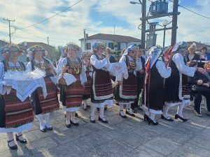 ΑΝΑΒΙΩΣΗ ΕΘΙΜΟΥ ΛΑΖΑΡΙΝΕΣ ΣΤΙΣ ΜΑΝΔΡΕΣ 9