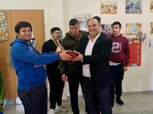 ΔΩΡΕΑ ΑΠΙΝΙΔΩΤΗ ΣΤΟ ΕΝ.Ε.Ε.ΓΥ.Λ. 3