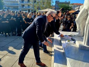 ΛΟΥΛΟΥΔΙΑ ΣΤΟ ΜΝΗΜΕΙΟ ΠΟΝΤΙΑΚΟΥ ΕΛΛΗΝΙΣΜΟΥ 1.1jpg