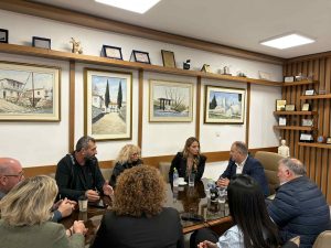 ΕΠΙΣΚΕΨΗ ΣΥΝΤΟΝΙΣΤΡΙΑΣ ΓΡΑΦΕΙΟΥ ΠΡΩΘΥΠΟΥΡΓΟΥ ΣΤΗ Β. ΕΛΛΑΔΑ ΣΤΟΝ ΔΗΜΑΡΧΟ ΚΙΛΚΙΣ 1