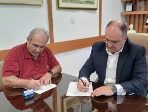 ΥΠΟΓΡΑΦΗ ΣΥΜΒΑΣΗΣ ΧΡΗΣΙΔΑΝΕΙΟΥ ΓΙΑ ΔΩΡΕΑΝ ΠΑΡΑΧΩΡΗΣΗ ΔΗΜΟΤΙΚΗΣ ΕΚΤΑΣΗΣ ΣΤΟ ΚΤΕΛ ΚΙΛΚΙΣ 2.1jpg