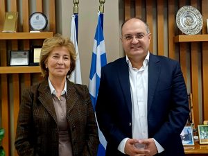 ΥΠΟΓΡΑΦΗ ΣΥΜΒΑΣΗΣ ΧΡΗΣΙΔΑΝΕΙΟΥ ΓΙΑ ΤΗ ΔΩΡΕΑΝ ΠΑΡΑΧΩΡΗΣΗ ΔΗΜΟΤΙΚΟΥ ΑΚΙΝΗΤΟΥ ΣΤΟ ΛΥΚΕΙΟ ΕΛΛΗΝΙΔΩΝ ΚΙΛΚΙΣ 3
