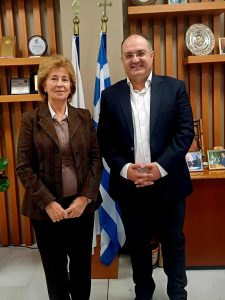 ΥΠΟΓΡΑΦΗ ΣΥΜΒΑΣΗΣ ΧΡΗΣΙΔΑΝΕΙΟΥ ΓΙΑ ΤΗ ΔΩΡΕΑΝ ΠΑΡΑΧΩΡΗΣΗ ΔΗΜΟΤΙΚΟΥ ΑΚΙΝΗΤΟΥ ΣΤΟ ΛΥΚΕΙΟ ΕΛΛΗΝΙΔΩΝ ΚΙΛΚΙΣ 4