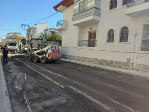 ΑΣΦΑΛΤΟΣΤΡΩΣΗ ΣΤΗΝ ΟΔΟ ΚΑΠΕΤΑ ΝΙΚΟΤΣΑΡΑ 11