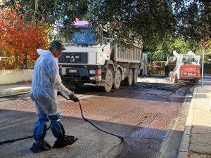 ΑΣΦΑΛΤΟΣΤΡΩΣΗ ΣΤΗΝ ΟΔΟ ΚΑΠΕΤΑ ΝΙΚΟΤΣΑΡΑ 13