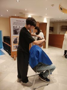 ΔΩΡΕΑΝ ΥΠΗΡΕΣΙΕΣ ΚΟΥΡΕΜΑΤΟΣ ΧΤΕΝΙΣΜΑΤΟΣ ΣΤΑ ΜΕΛΗ ΤΟΥ ΚΑΠΗ ΑΠΟ ΤΟ ΤΜΗΜΑ ΚΟΜΜΩΤΙΚΗΣ ΤΟΥ 1ου ΕΡΓΑΣΤΗΡΙΑΚΟΥ ΚΕΝΤΡΟΥ 4