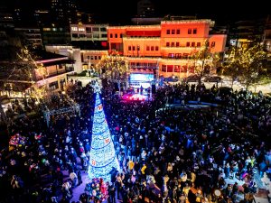 ΦΩΤΑΓΩΓΗΣΗ ΧΡΙΣΤΟΥΓΕΝΝΙΑΤΙΚΟΥ ΔΕΝΔΡΟΥ ΣΤΟ ΔΗΜΑΡΧΕΙΟ ΚΙΛΚΙΣ 1.1jpg