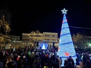 ΦΩΤΑΓΩΓΗΣΗ ΧΡΙΣΤΟΥΓΕΝΝΙΑΤΙΚΟΥ ΔΕΝΔΡΟΥ ΣΤΟ ΔΗΜΑΡΧΕΙΟ ΚΙΛΚΙΣ 3.2jpg