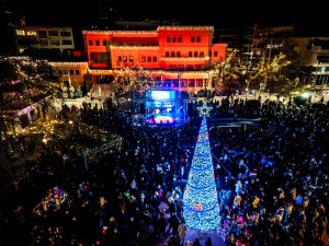 ΦΩΤΑΓΩΓΗΣΗ ΧΡΙΣΤΟΥΓΕΝΝΙΑΤΙΚΟΥ ΔΕΝΔΡΟΥ ΣΤΟ ΔΗΜΑΡΧΕΙΟ ΚΙΛΚΙΣ 7.1jpg