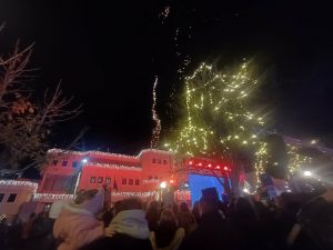 ΦΩΤΑΓΩΓΗΣΗ ΧΡΙΣΤΟΥΓΕΝΝΙΑΤΙΚΟΥ ΔΕΝΔΡΟΥ ΣΤΟ ΔΗΜΑΡΧΕΙΟ ΚΙΛΚΙΣ 7.6jpg