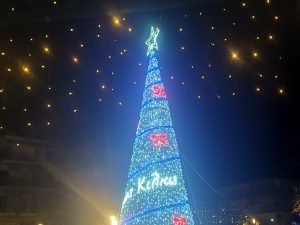 ΦΩΤΑΓΩΓΗΣΗ ΧΡΙΣΤΟΥΓΕΝΝΙΑΤΙΚΟΥ ΔΕΝΔΡΟΥ ΣΤΟ ΔΗΜΑΡΧΕΙΟ ΚΙΛΚΙΣ 7.7jpg