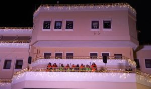 ΦΩΤΑΓΩΓΗΣΗ ΧΡΙΣΤΟΥΓΕΝΝΙΑΤΙΚΟΥ ΔΕΝΔΡΟΥ ΣΤΟ ΔΗΜΑΡΧΕΙΟ ΚΙΛΚΙΣ 7.9jpg