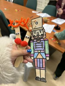 ΧΡΙΣΤΟΥΓΕΝΝΙΑΤΙΚΕΣ ΙΣΤΟΡΙΕΣ ΣΤΗΝ ΚΑΠΝΑΠΟΘΗΚΗ ΤΗΣ ΑΥΣΤΡΟΕΛΛΗΝΙΚΗΣ 4.2jpg