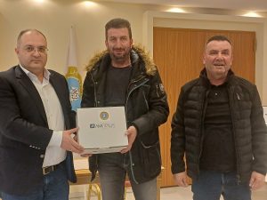 ΑΠΙΝΙΔΩΤΕΣ ΣΕ ΑΘΛΗΤΙΚΟΥΣ ΠΟΔΟΣΦΑΙΡΙΚΟΥΣ ΣΥΛΛΟΓΟΥΣ 1