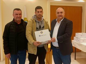 ΑΠΙΝΙΔΩΤΕΣ ΣΕ ΑΘΛΗΤΙΚΟΥΣ ΠΟΔΟΣΦΑΙΡΙΚΟΥΣ ΣΥΛΛΟΓΟΥΣ 11