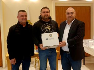 ΑΠΙΝΙΔΩΤΕΣ ΣΕ ΑΘΛΗΤΙΚΟΥΣ ΠΟΔΟΣΦΑΙΡΙΚΟΥΣ ΣΥΛΛΟΓΟΥΣ 13