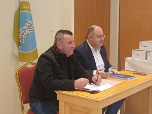 ΑΠΙΝΙΔΩΤΕΣ ΣΕ ΑΘΛΗΤΙΚΟΥΣ ΠΟΔΟΣΦΑΙΡΙΚΟΥΣ ΣΥΛΛΟΓΟΥΣ 16