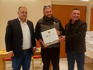 ΑΠΙΝΙΔΩΤΕΣ ΣΕ ΑΘΛΗΤΙΚΟΥΣ ΠΟΔΟΣΦΑΙΡΙΚΟΥΣ ΣΥΛΛΟΓΟΥΣ 2