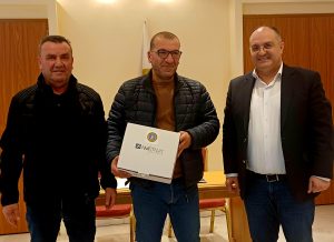 ΑΠΙΝΙΔΩΤΕΣ ΣΕ ΑΘΛΗΤΙΚΟΥΣ ΠΟΔΟΣΦΑΙΡΙΚΟΥΣ ΣΥΛΛΟΓΟΥΣ 5