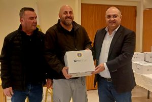 ΑΠΙΝΙΔΩΤΕΣ ΣΕ ΑΘΛΗΤΙΚΟΥΣ ΠΟΔΟΣΦΑΙΡΙΚΟΥΣ ΣΥΛΛΟΓΟΥΣ 8