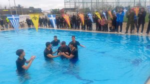 ΡΙΨΗ ΤΙΜΙΟΥ ΣΤΑΥΡΟΥ ΣΤΗΝ ΠΙΣΙΝΑ ΤΟΥ ΑΘΛΗΤΙΚΟΥ ΚΕΝΤΡΟΥ ''ΑΛΕΞΑΝΔΡΟΣ'' 1