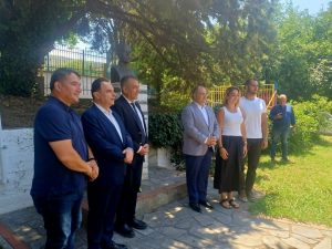 ΓΙΑΝΝΗΣ ΒΡΟΥΤΣΗΣ ΚΑΤΑΘΕΣΗ ΣΤΕΦΑΝΟΥ ΣΤΗ ΜΝΗΜΗ ΤΟΥ ΣΥΝΤΑΓΜΑΤΑΡΧΗ ΑΝΤΩΝΗ ΚΑΜΠΑΝΗ 5