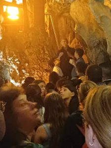 ΑΠΟ ΤΗΝ ΚΥΠΡΟ ΜΕ ΤΡΑΓΟΥΔΙ ΚΑΙ ΟΝΕΙΡΟ ΠΑΙΔΙΚΗ ΧΟΡΩΔΙΑ ΔΗΜΟΥ ΛΑΤΣΙΩΝ ΓΕΡΙΟΥ ΞΕΝΑΓΗΣΗ ΣΤΟ ΣΠΗΛΑΙΟ 2