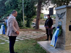ΕΚΔΗΛΩΣΗ ΜΝΗΜΗΣ ΓΙΑ ΤΟΝ ΙΩΑΝΝΗ ΙΓΝΑΤΙΑΔΗ ΚΑΙ ΤΟΝ ΒΑΣΙΛΗ ΧΑΜΙΖΙΔΗ ΣΤΗ ΒΑΘΗ 5.8jpg